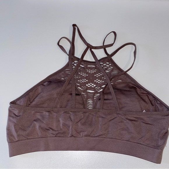 🔥 3 for $15 🔥
Victoria’s Secret strappy cutout bralette size small - Picture 6 of 10
